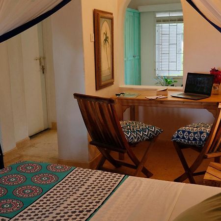 Salty'S Kitesurf Village Kilifi Exterior photo