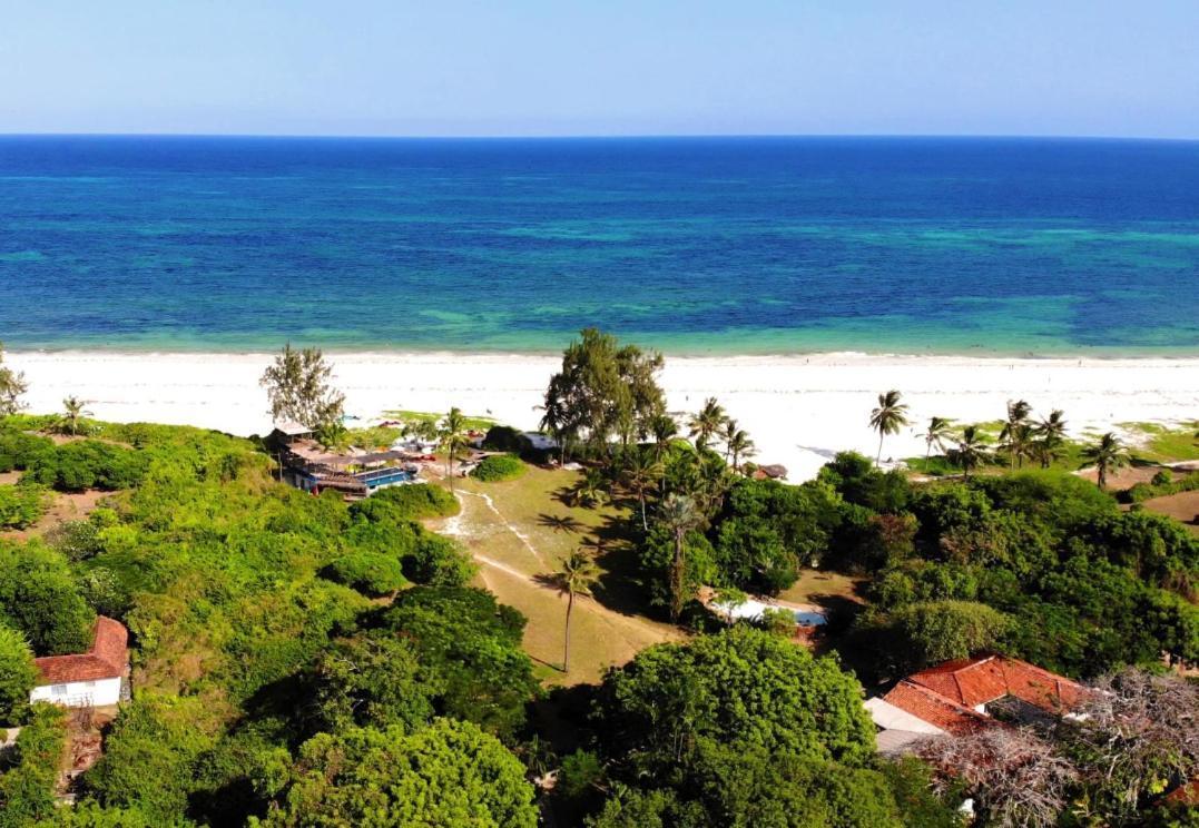 Salty'S Kitesurf Village Kilifi Exterior photo